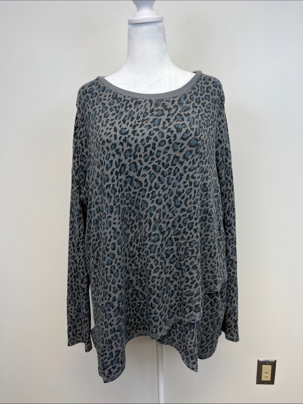 AnyBody Women's Gray Blue Casual Leopard Print Thermal Long Sleeve Top Size 2X